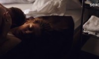 Bed scene with Adele exarchopoulos wears