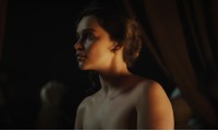 Naked Emilia Clarke posing for the sculptor