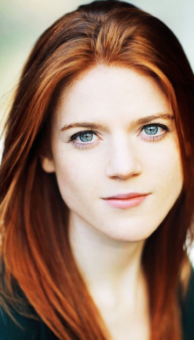 Rose Leslie naked in explicit scenes